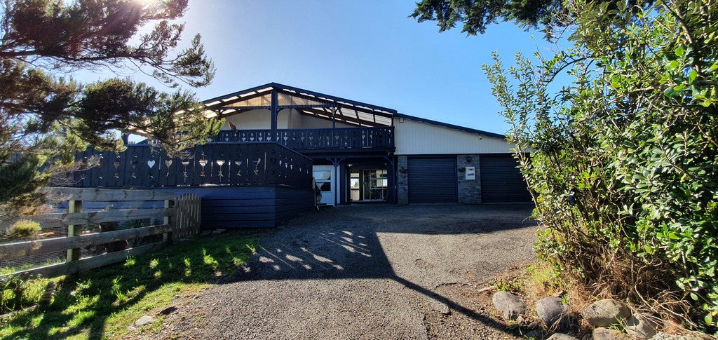 21 Muaupoko Street, Hokio Beach, Levin - Carousel 1