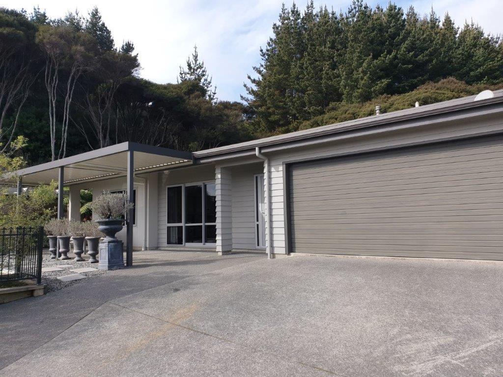 111 Navigation Drive, Whitby, Porirua - Carousel 1