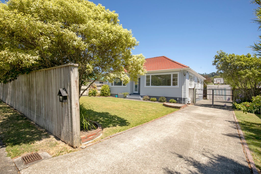 20 Montgomery Street, Stokes Valley, Lower Hutt - Carousel 1