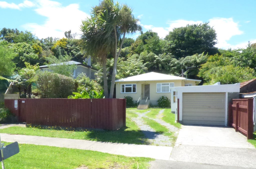 33 Seaview Road, Marfell, New Plymouth - Carousel 1