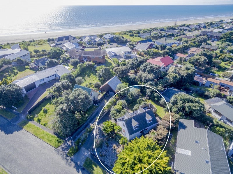 3 Oratia Street, Waikanae Beach, Waikanae - Carousel 2