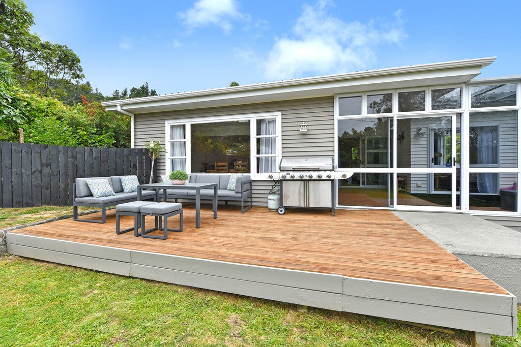 20 Kennedy Grove, Stokes Valley, Lower Hutt - Carousel 1