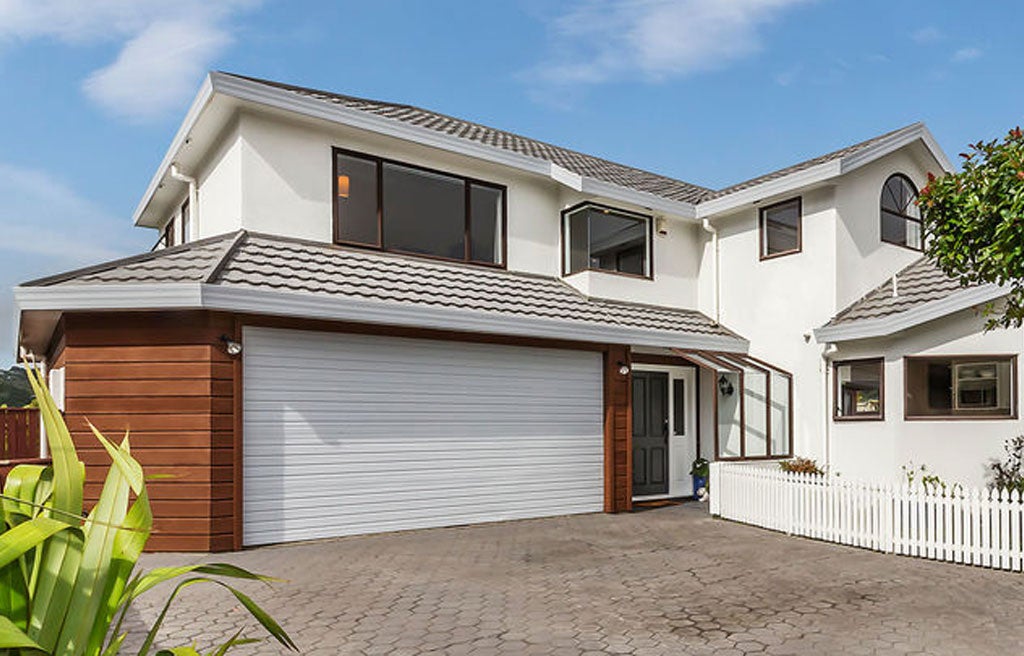 4 Ashfield Grove, Churton Park, Wellington - Carousel 1