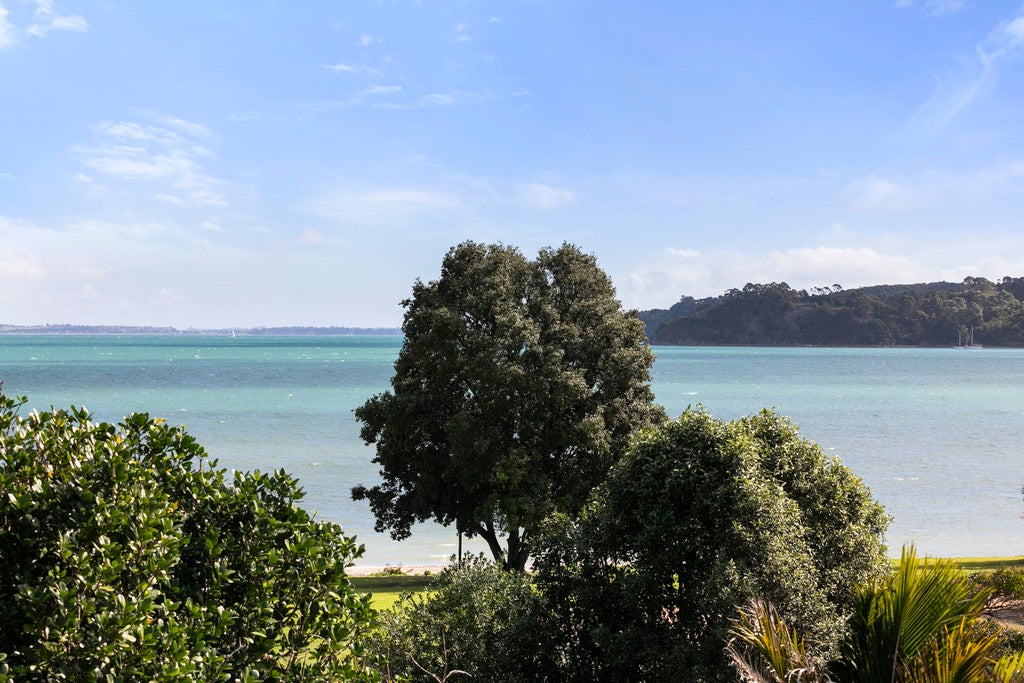 14 Miami Avenue, Surfdale, Waiheke Island - Carousel 1