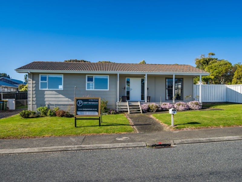 17 Cleat Street, Whitby, Porirua - Carousel 1