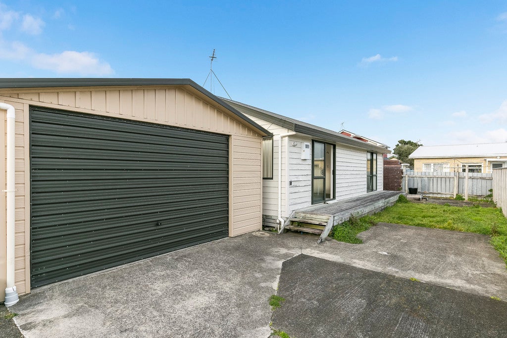22A Rex Street, Miramar, Wellington - Carousel 1