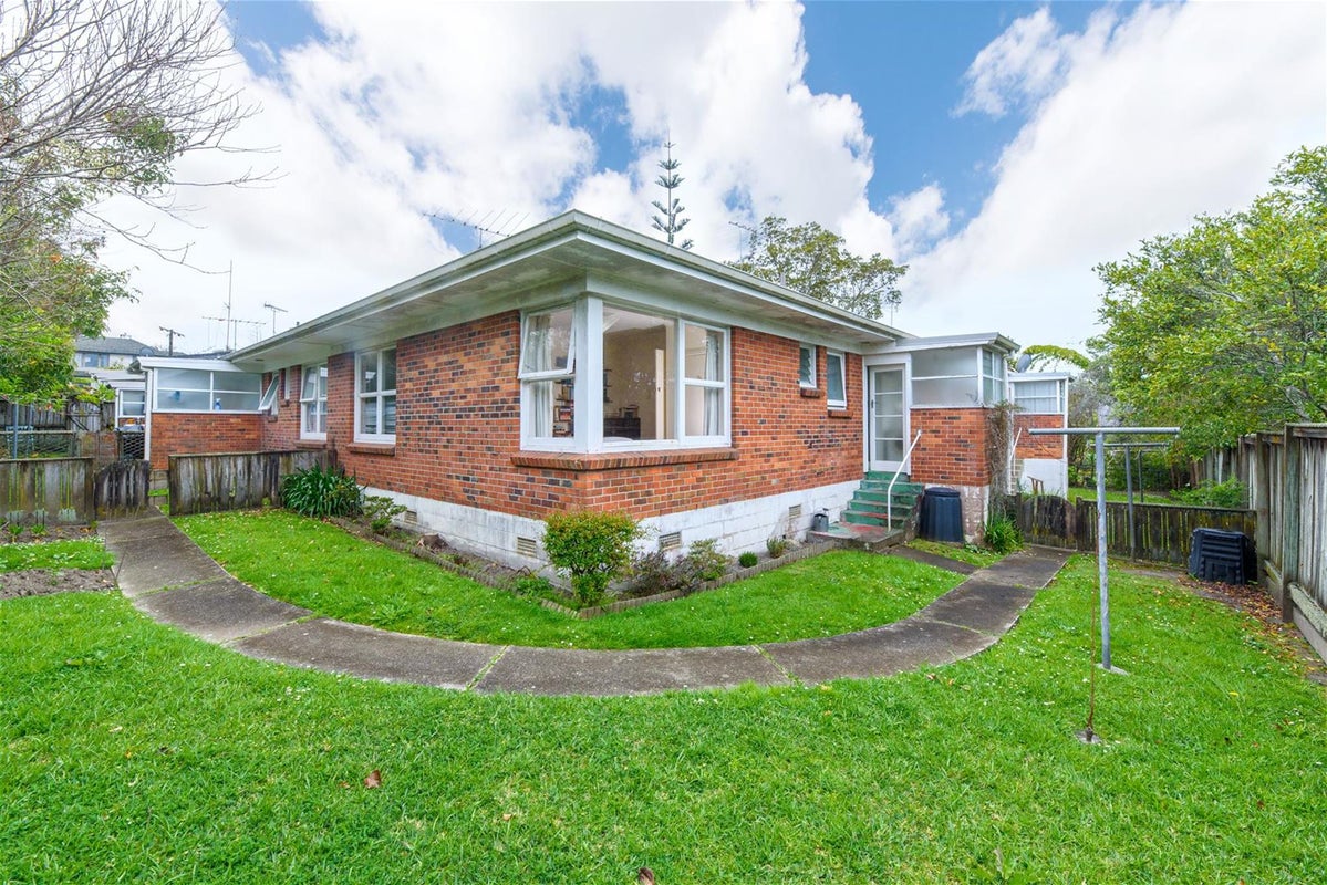 2/49 Corunna Road, Milford, Auckland - Carousel 1