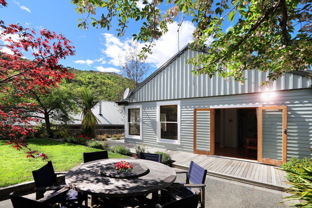 5 Daveys Place, Arrowtown, Arrowtown - Carousel 1