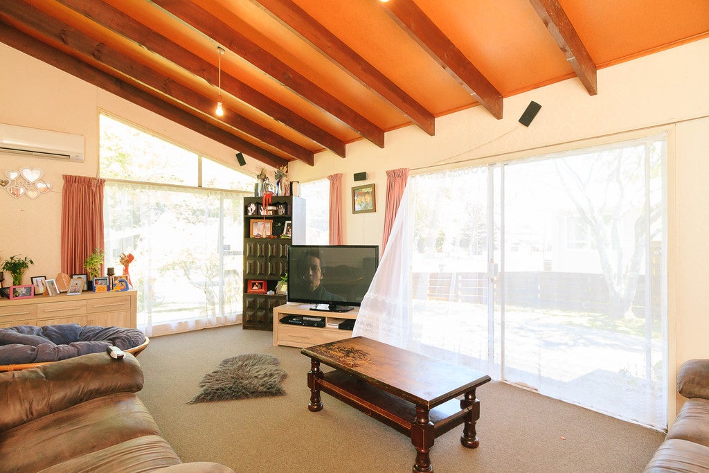 21 California Drive, Totara Park, Upper Hutt - Carousel 2