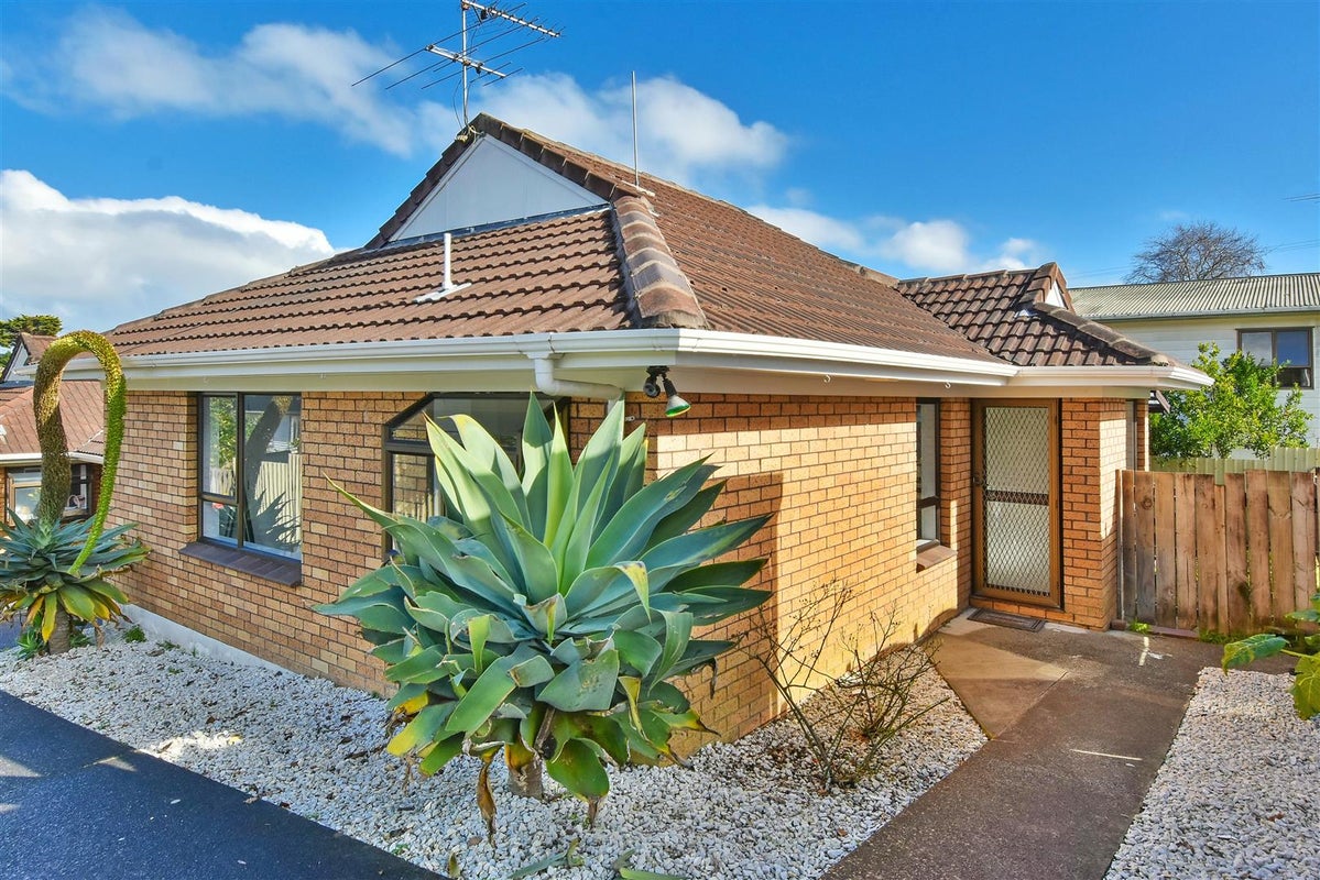 2/32 Russell Road, Manurewa, Auckland - Carousel 1