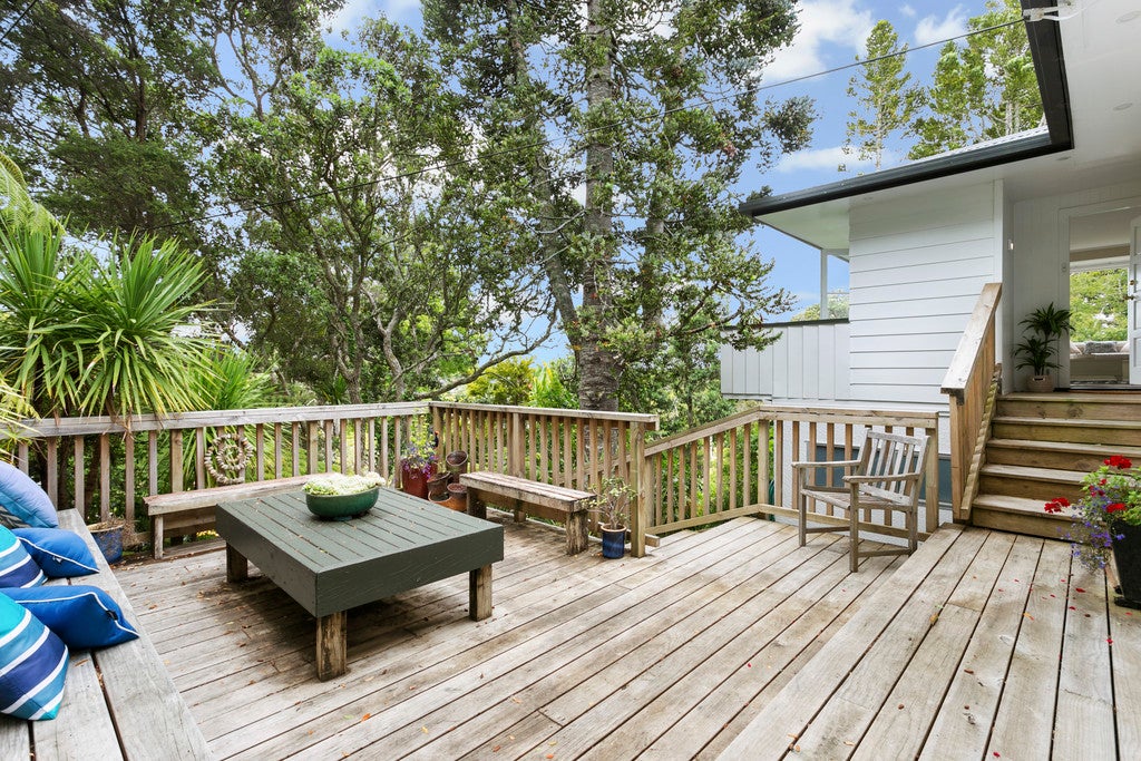 63 Woodfern Crescent, Titirangi, Auckland - Carousel 2