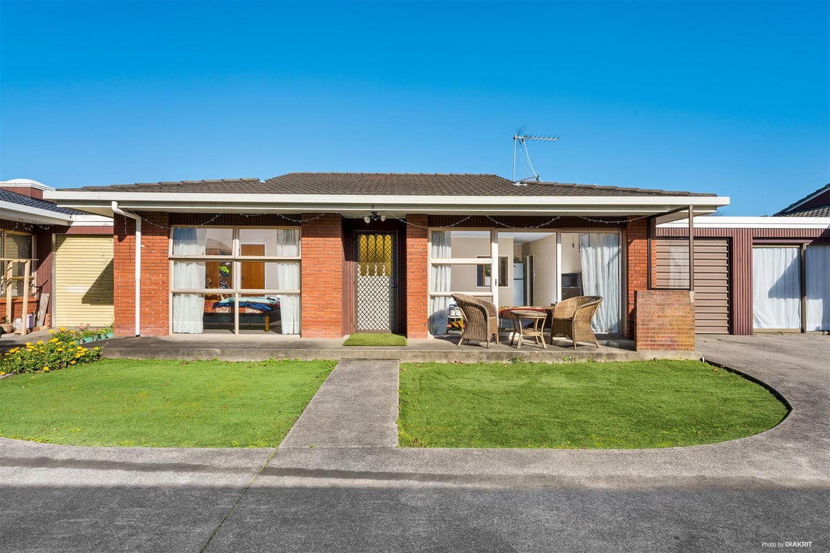2/35 Central Avenue, Papatoetoe, Auckland - Carousel 1