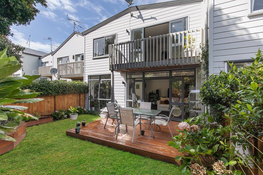 6/3 Erewhon Place, Birkdale, Auckland - Carousel 1