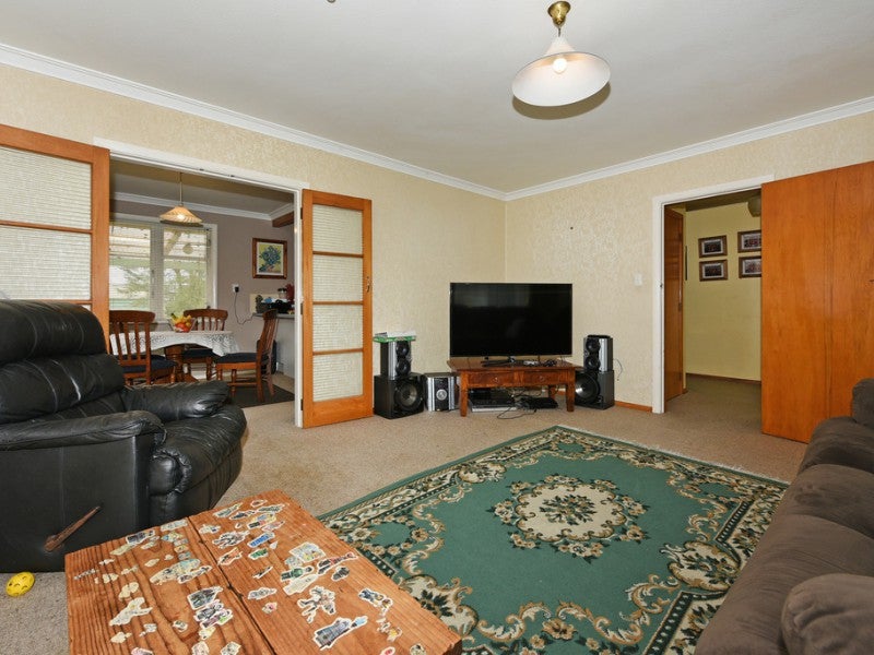 22 Kashmir Avenue, Clouston Park, Upper Hutt - Carousel 2