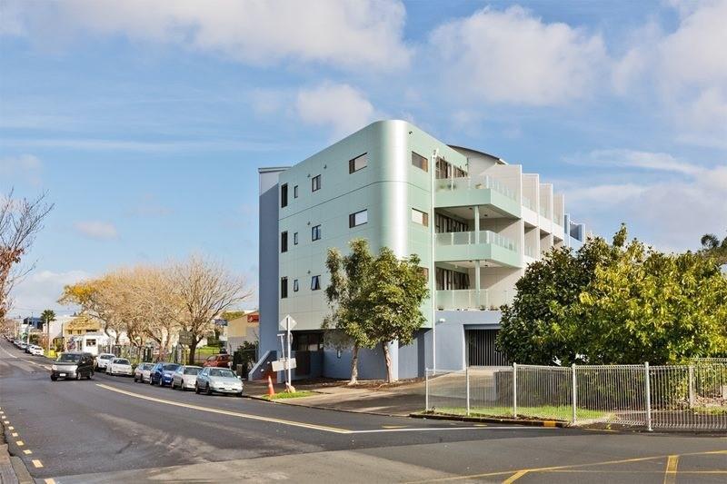 222/3 Morningside Drive, St Lukes, Auckland - Carousel 1