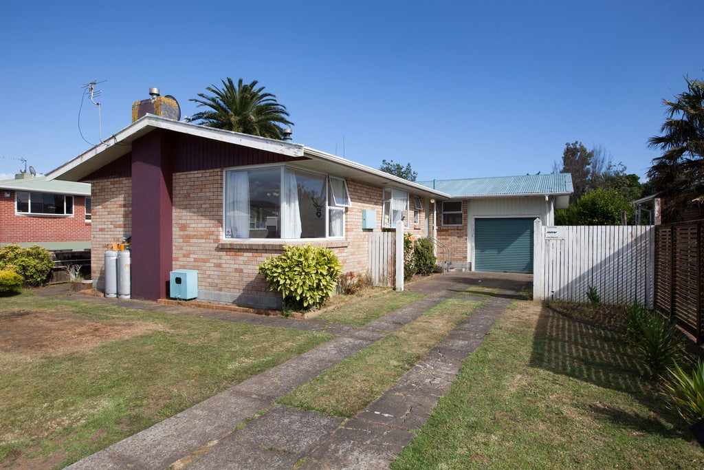 12 Severn Place, Spotswood, New Plymouth - Carousel 1