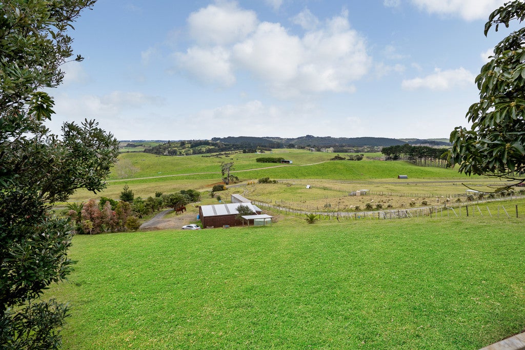 2219 South Head Road, Helensville - Carousel 20
