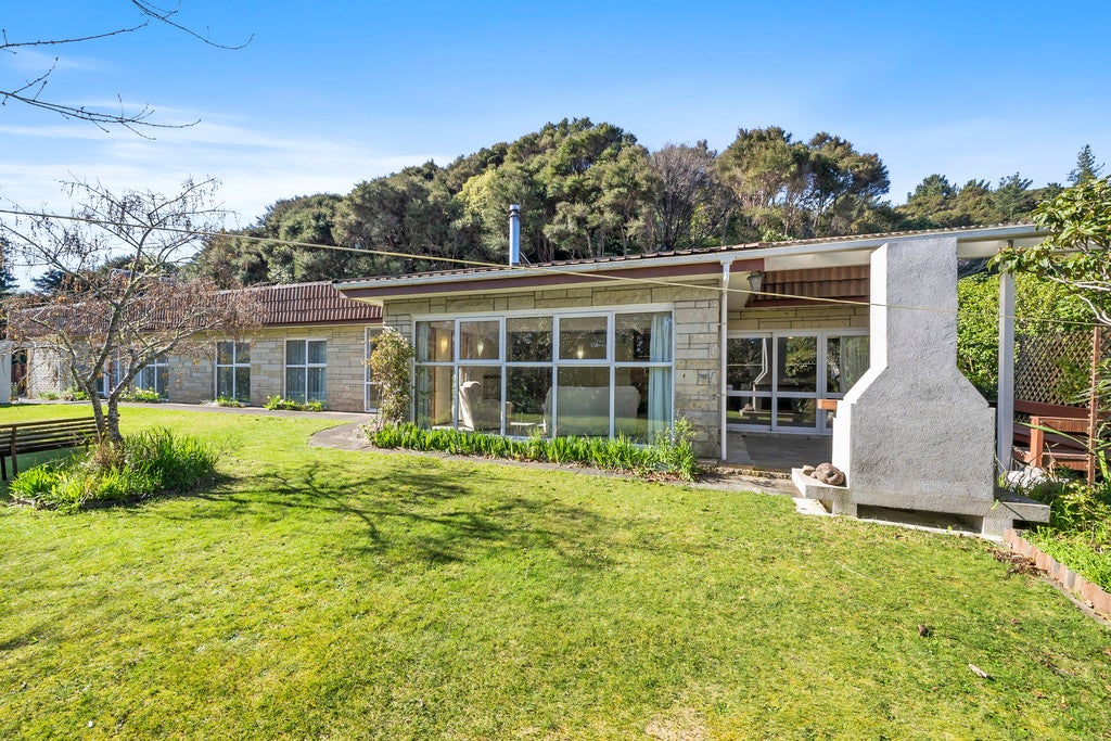 53 Thomas Street, Stokes Valley, Lower Hutt - Carousel 1