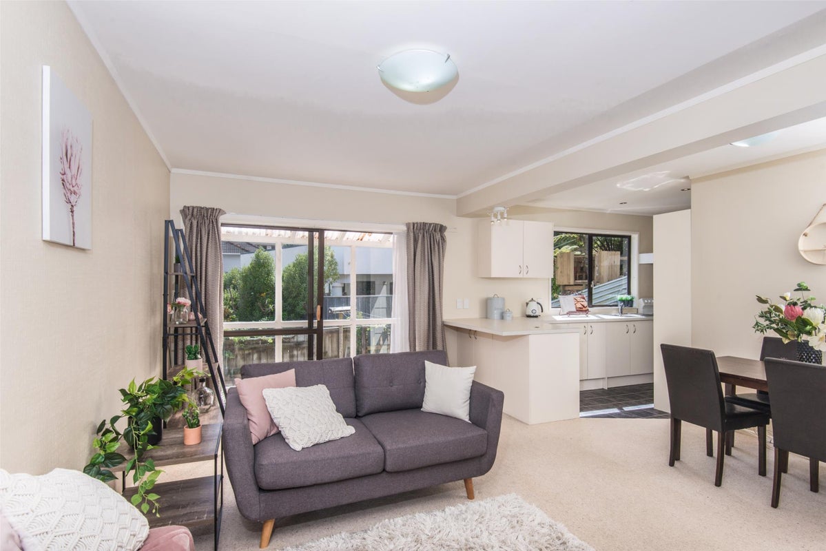 6/146 Newlands Road, Newlands, Wellington - Carousel 1