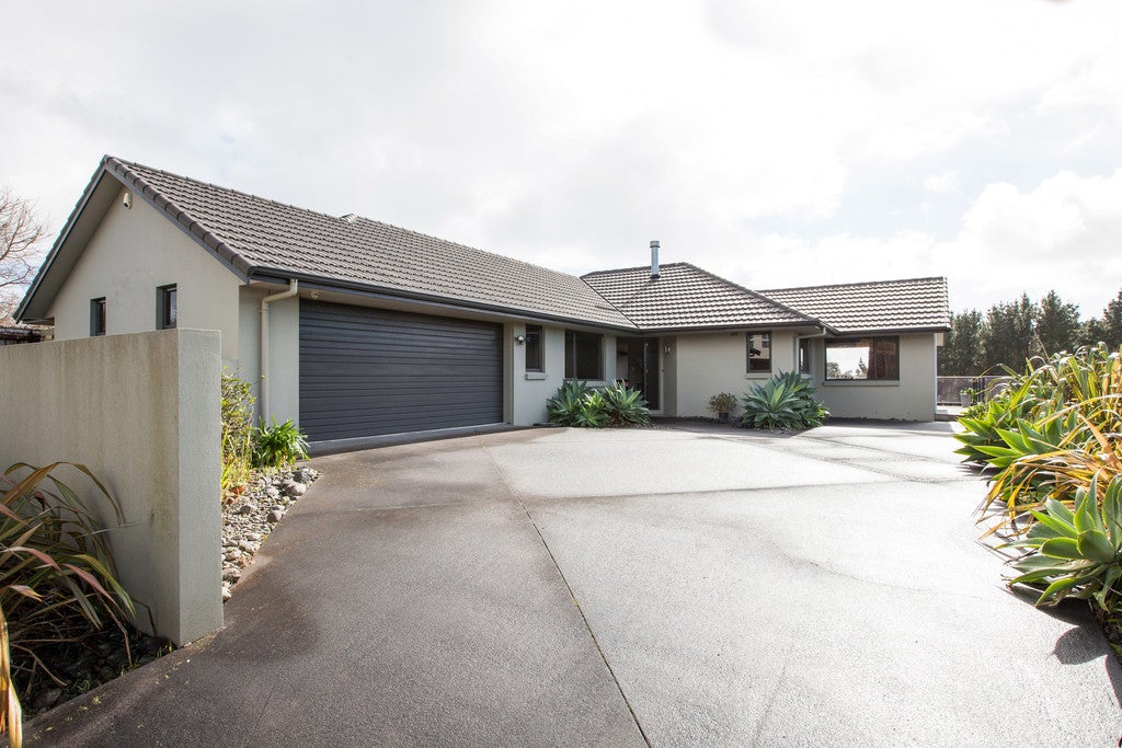 11 Ashmore Drive, Frankleigh Park, New Plymouth - Carousel 1