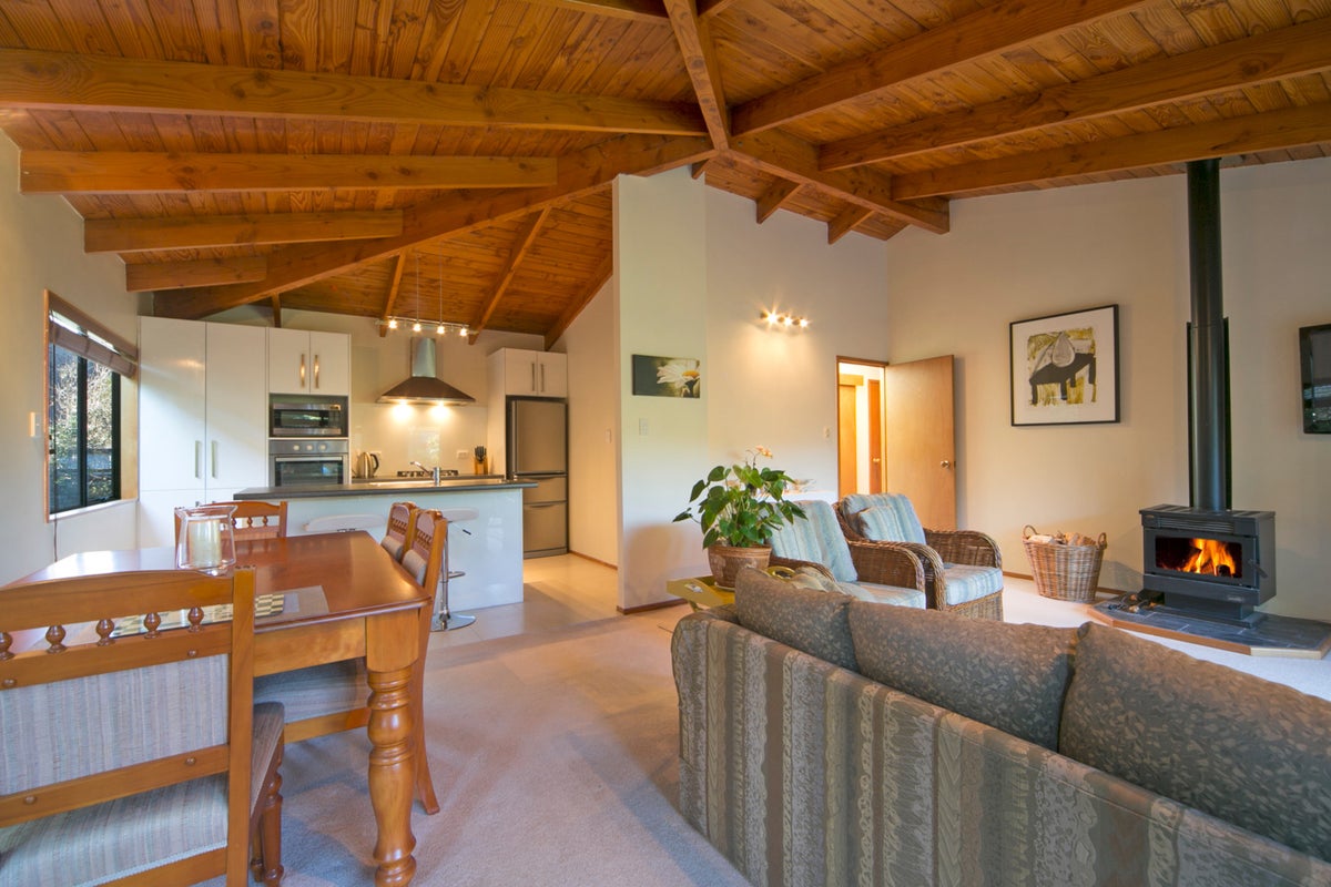 9B Queensway, Three Kings, Auckland - Carousel 2
