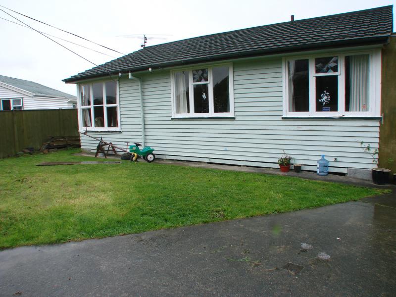 1/43 August Street, Stokes Valley, Lower Hutt - Carousel 1