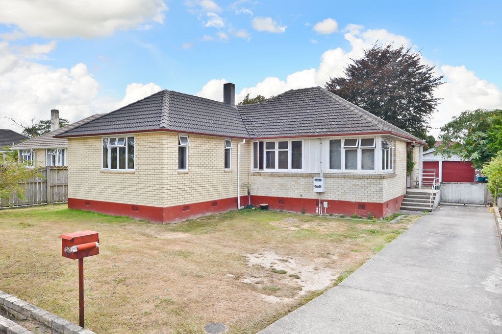 52 Kenney Crescent, Fairfield, Hamilton - Carousel 1
