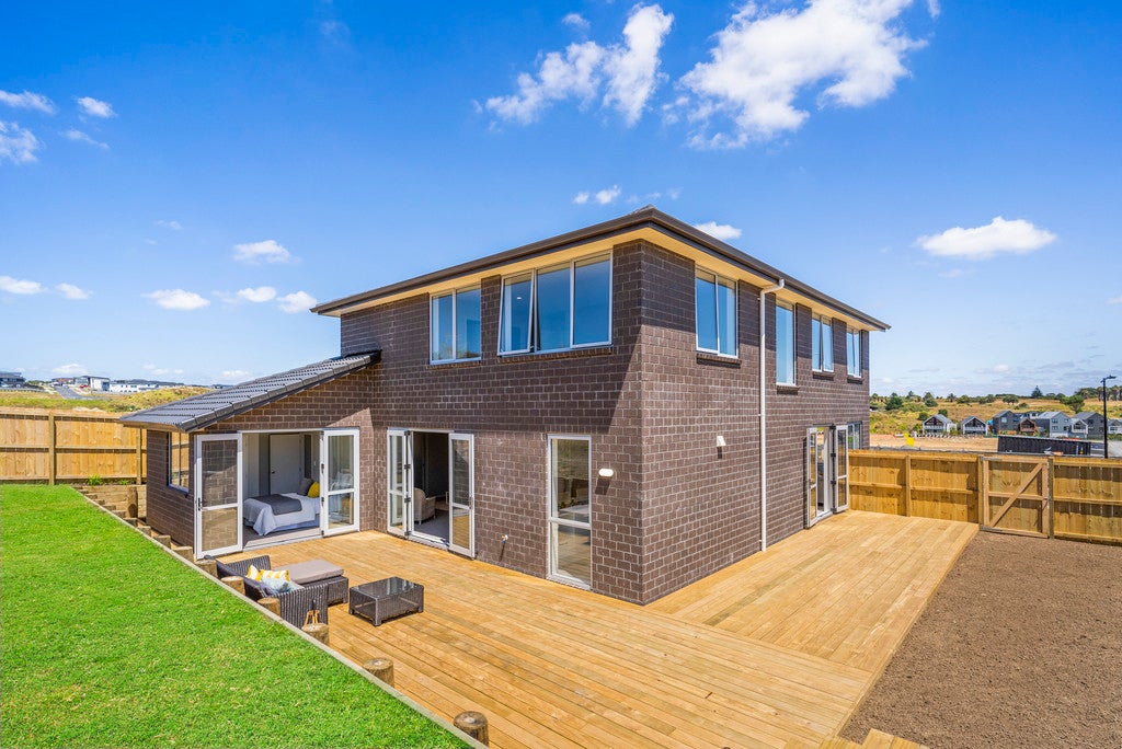 2 Seventh View Avenue, Beachlands, Auckland - Carousel 1