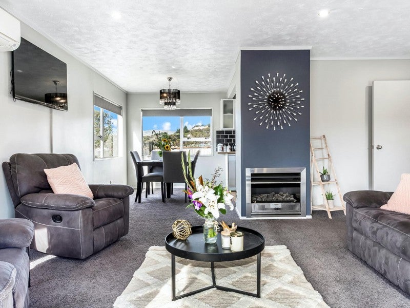 2 Woolwich Close, Whitby, Porirua - Carousel 1