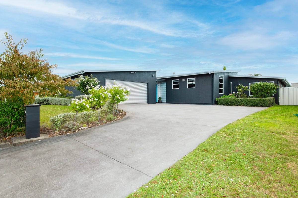3 Joanne Street, Lytton West, Gisborne - Carousel 1