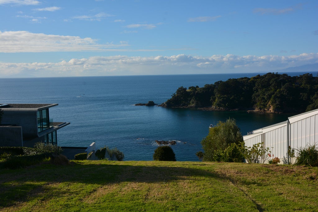 37 Queens Drive, Oneroa, Waiheke Island - Carousel 2