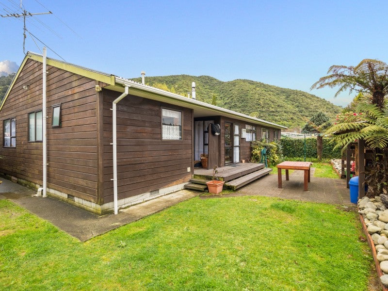 34 Larchmont Grove, Totara Park, Upper Hutt - Carousel 1