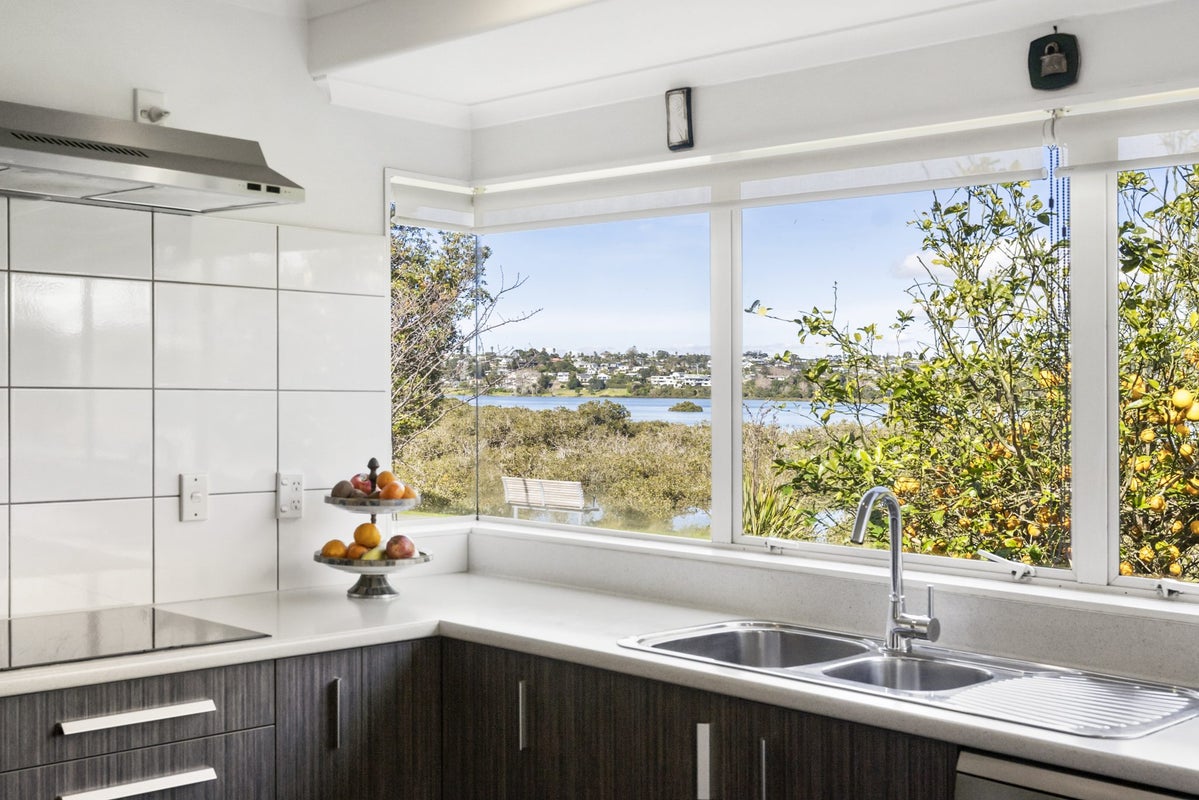 176 Lakeside Drive, Orewa, Orewa - Carousel 2