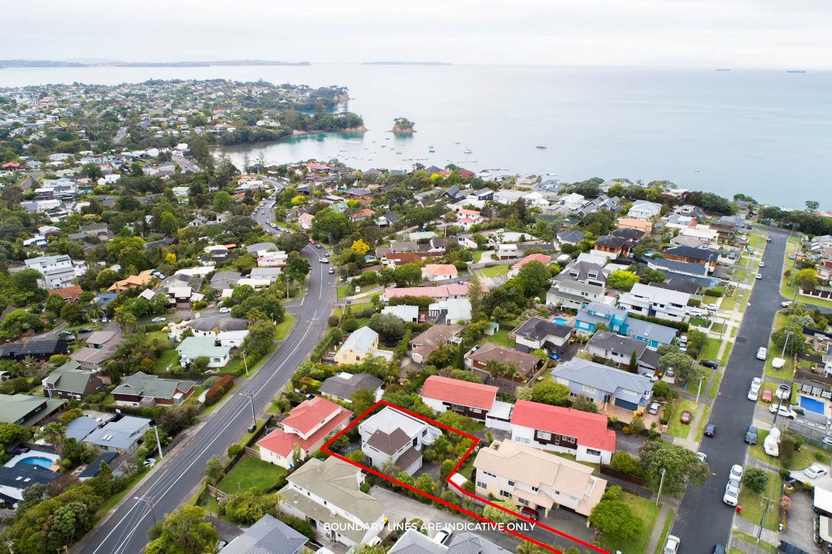 2/8 Ridge Road, Waiake, Auckland - Carousel 2