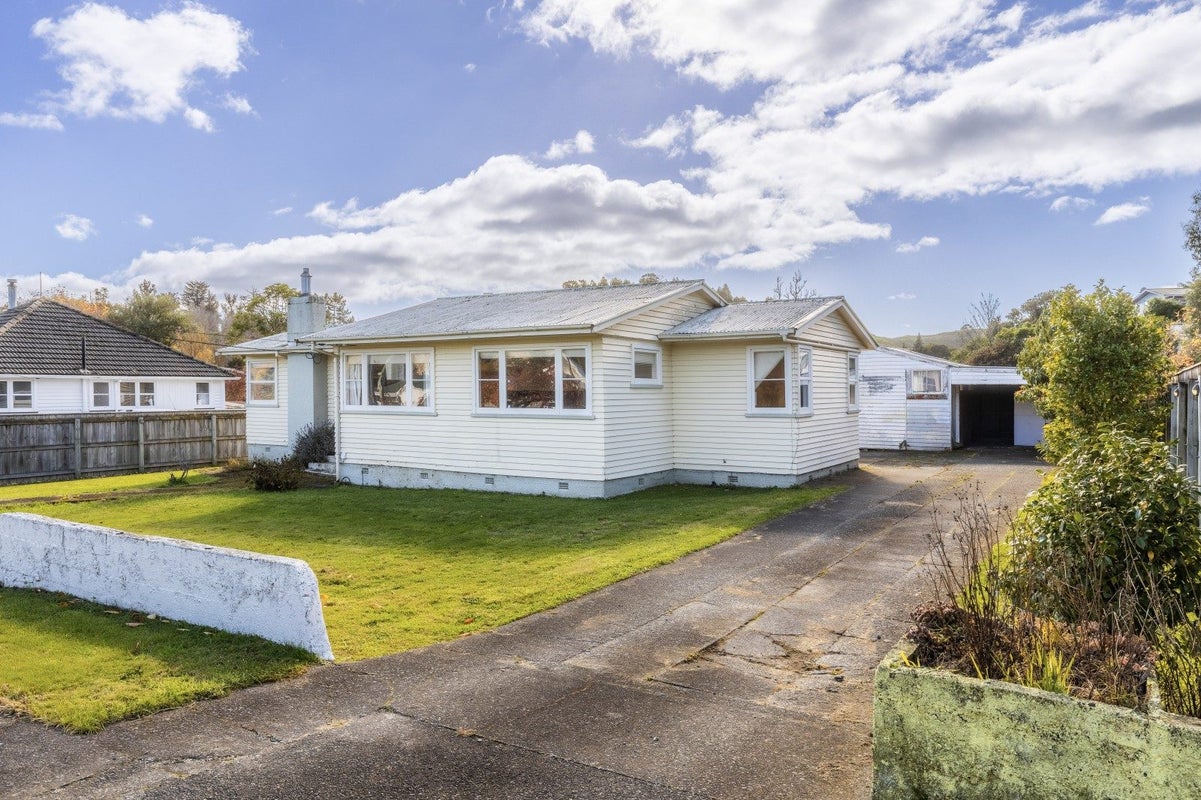 9 Rangatira Road, Hunterville - Carousel 1