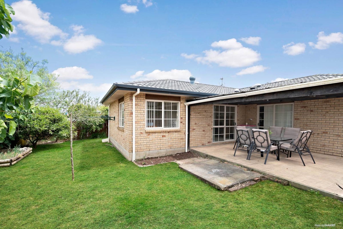 28 Etherton Drive, Weymouth, Auckland - Carousel 2