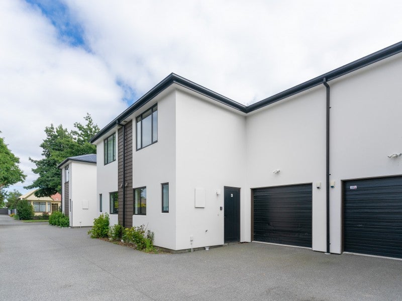 8C Defoe Place, Waltham, Christchurch - Carousel 1