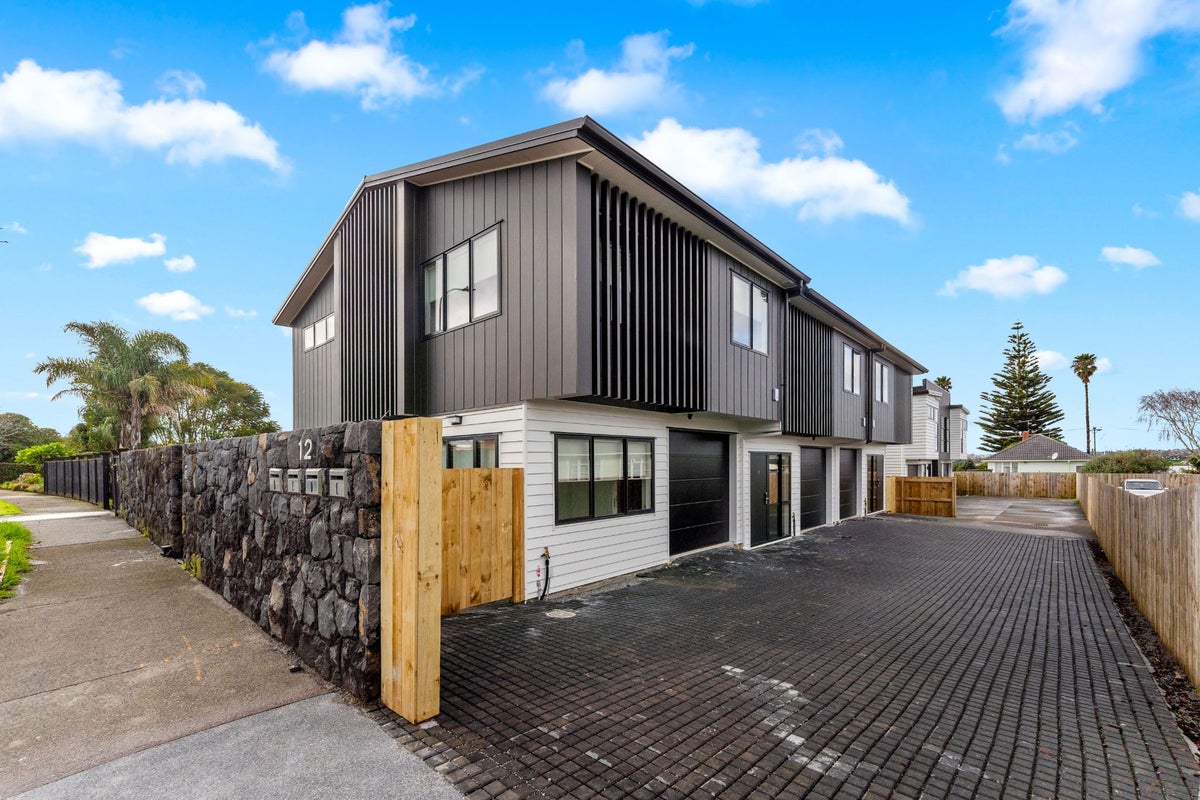12 Pirangi Street, Point England, Auckland - Carousel 1