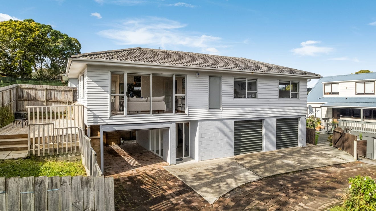 13 Seabar Place, Glen Eden, Auckland - Carousel 1