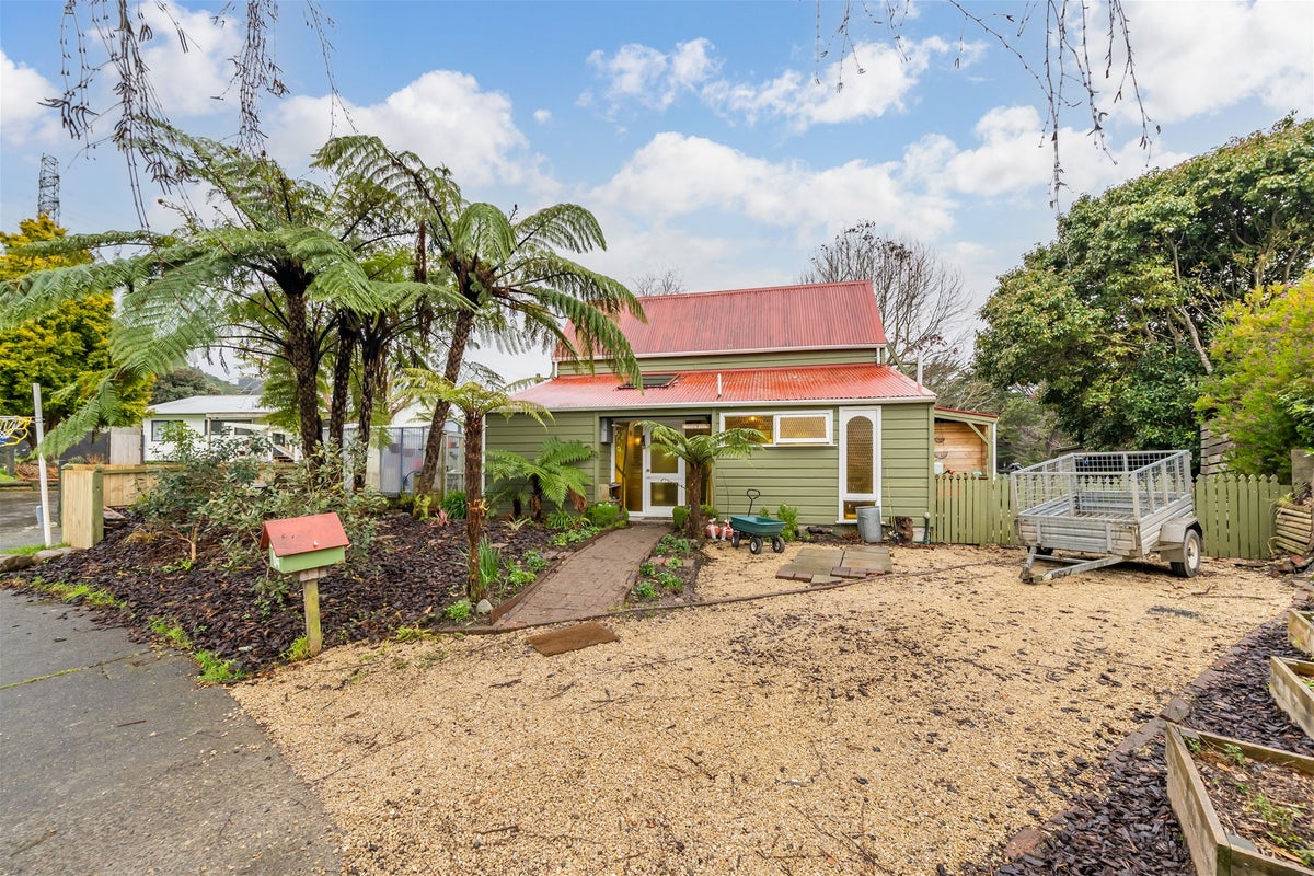 64 Larchmont Grove, Totara Park, Upper Hutt - Carousel 2
