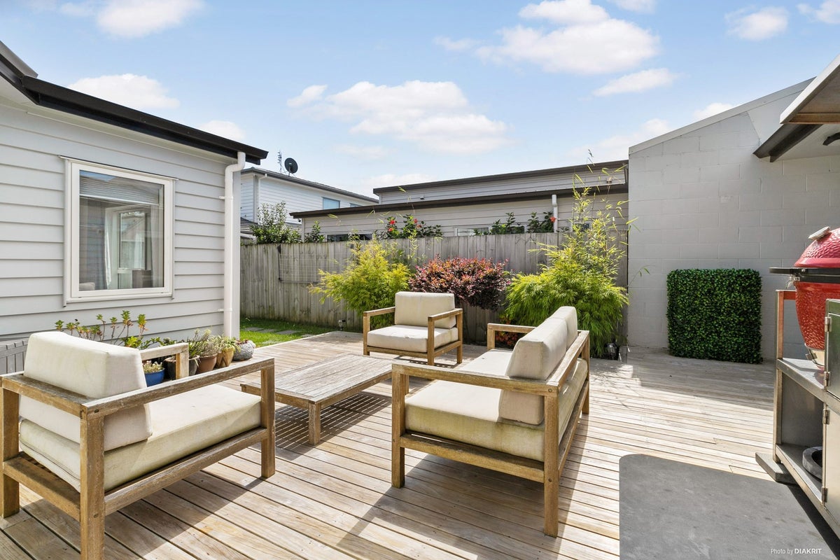 11 Karetai Crescent, Favona, Auckland - Carousel 2