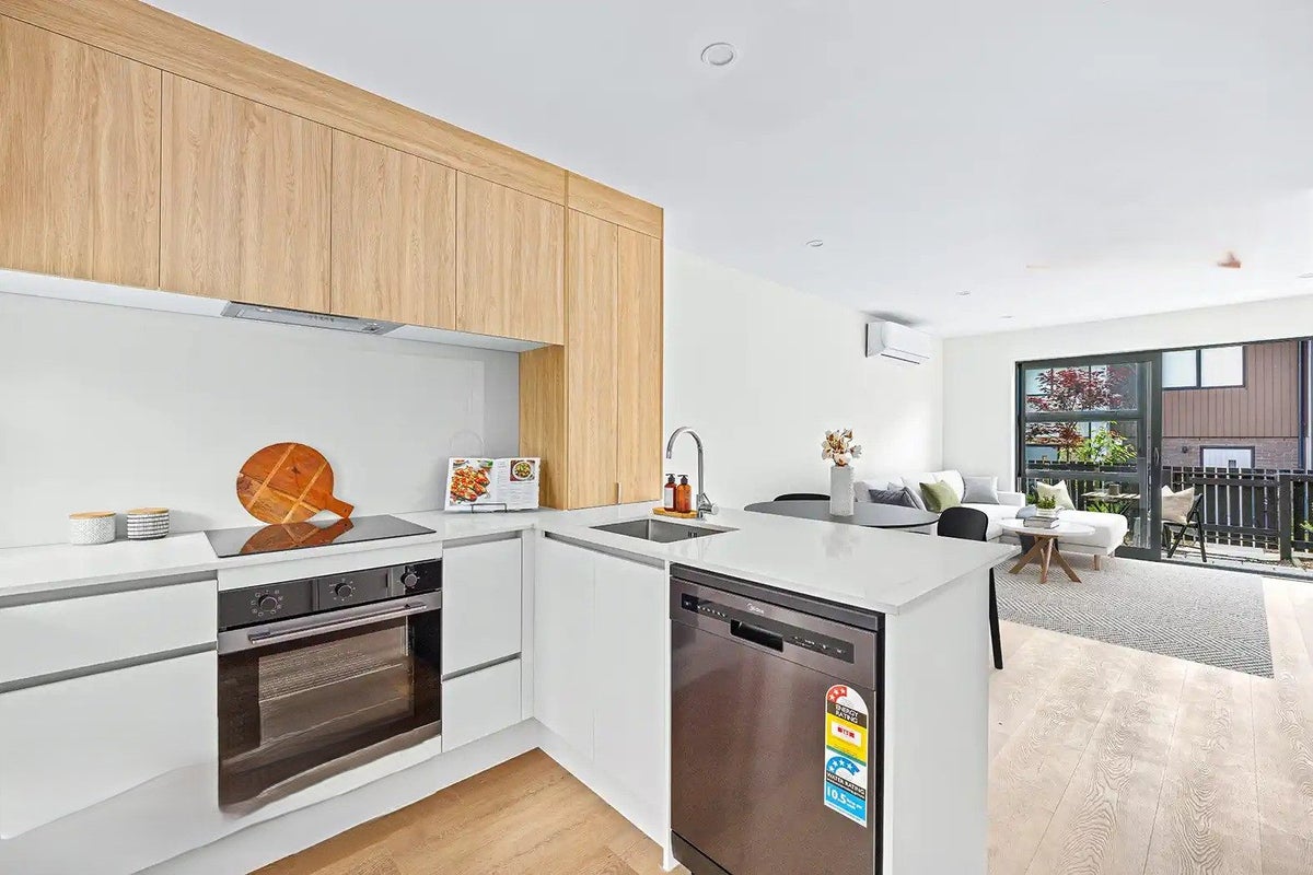 3/476 West Coast Road, Glen Eden, Auckland - Carousel 1