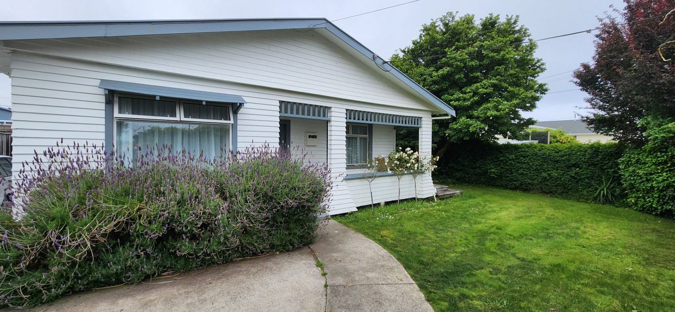 15 Burns Street, Westown, New Plymouth - Carousel 1