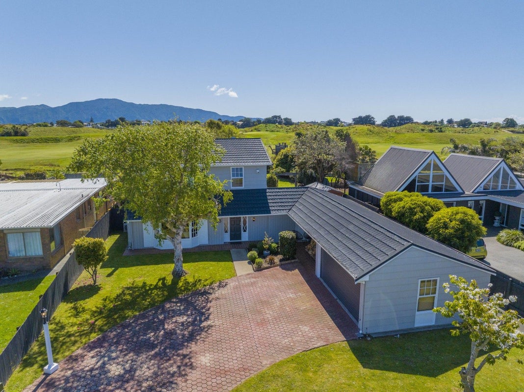 35 Callender Terrace, Paraparaumu Beach, Paraparaumu - Carousel 1