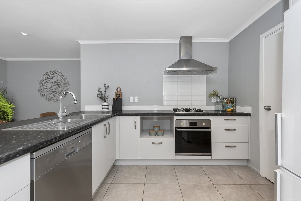2 Hatfield Way, Huntington, Hamilton - Carousel 2