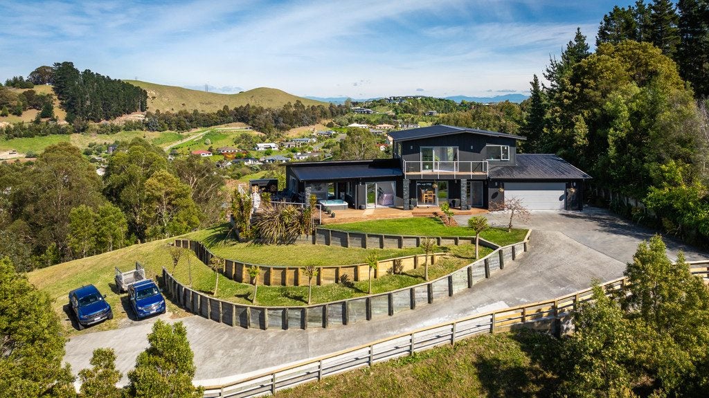 21 Ridgeway Terrace, Taradale, Napier, Hawke's Bay - Carousel 1