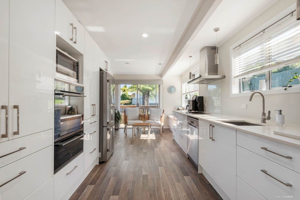 39A Tomo Street, New Lynn, Auckland - Carousel 2