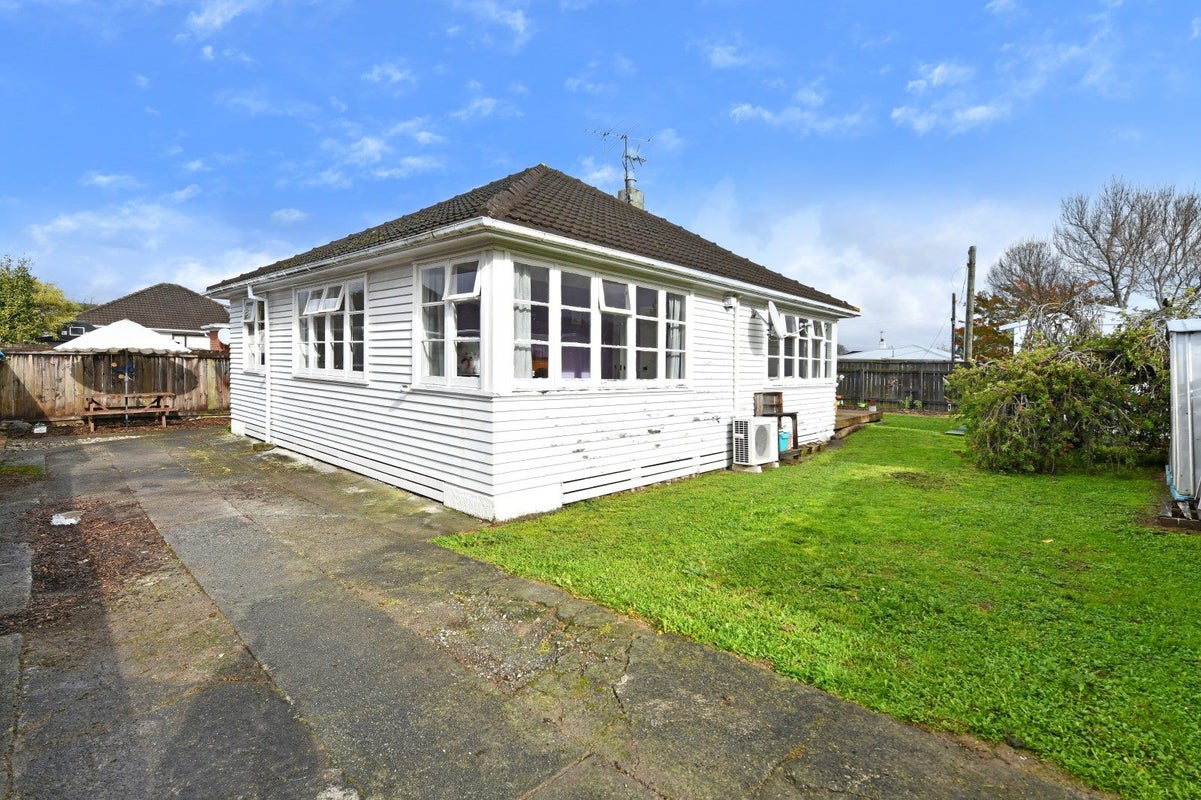 1/84 Pine Avenue, Ebdentown, Upper Hutt - Carousel 1