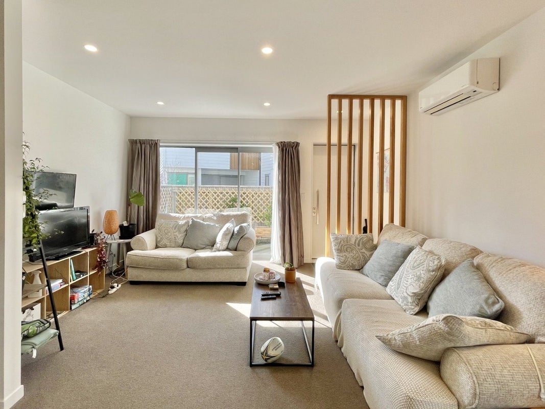9/7 Handyside Street, Tawa, Wellington - Carousel 2