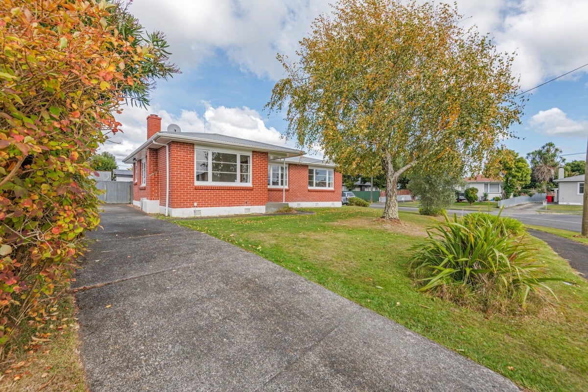 4 Wilson Crescent, Highbury, Palmerston North - Carousel 1
